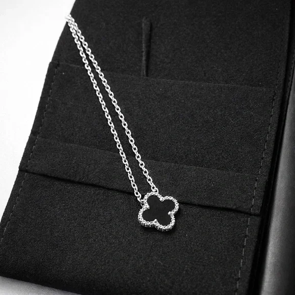 Tu.LX Lucky Clover Pendant Necklace NWT - Picture 2 of 2